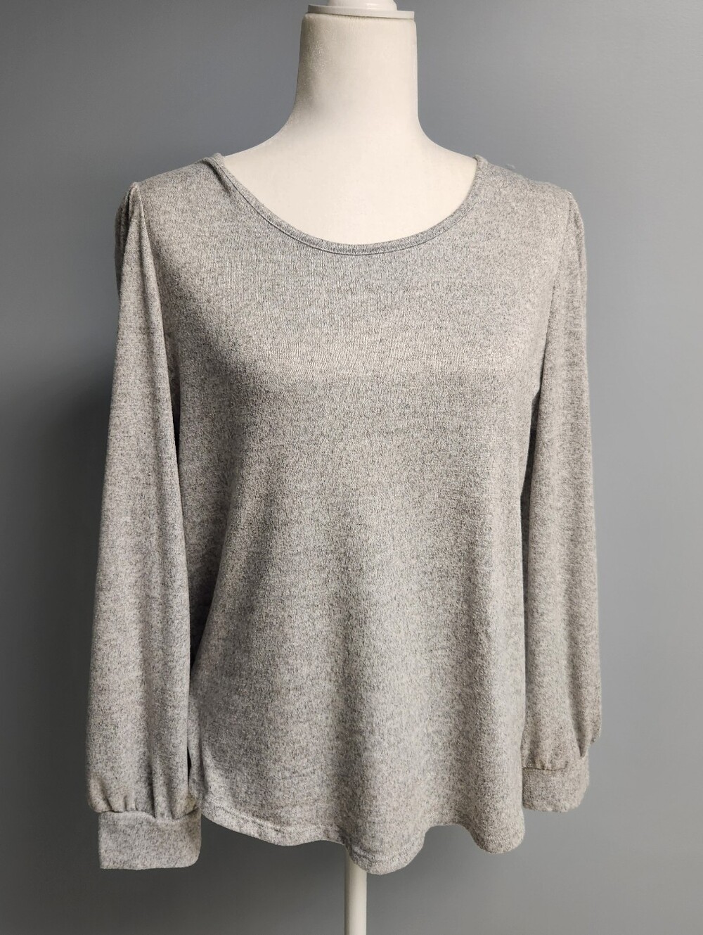 Everyday Lightweight Long-Sleeve Tee in Light Gray